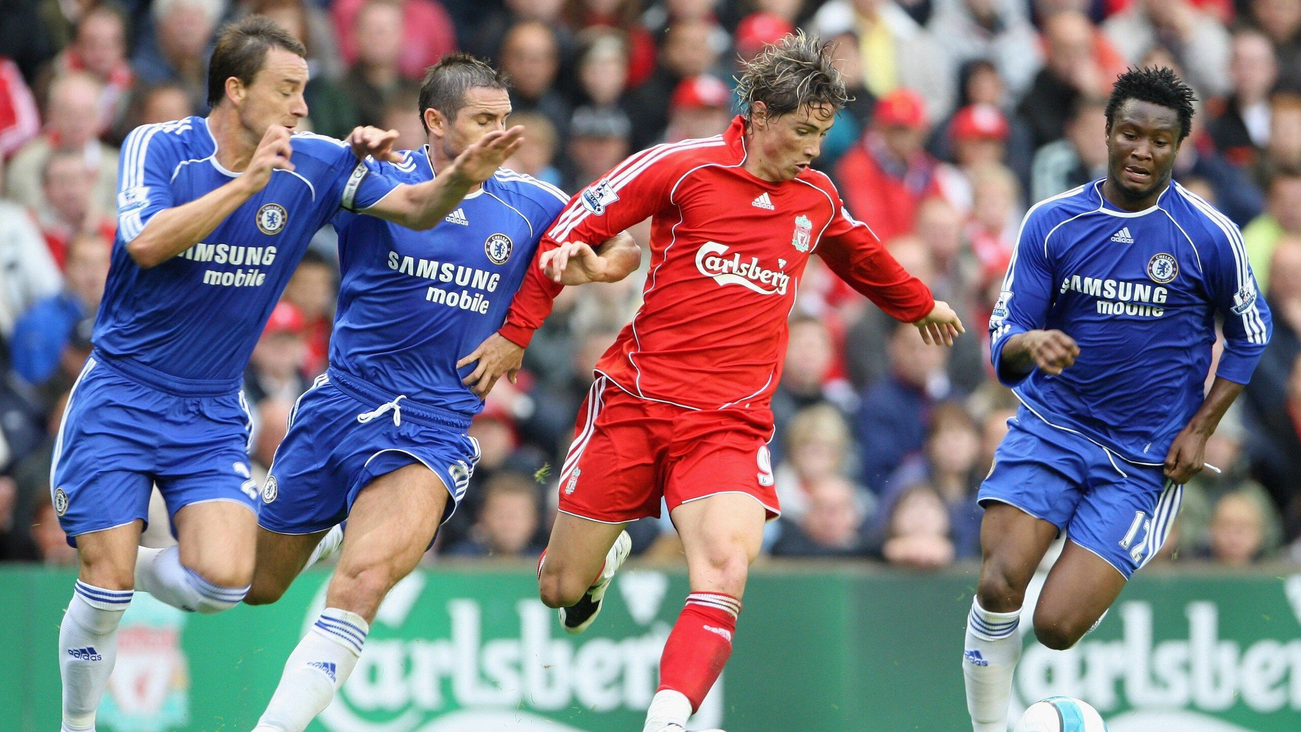 爱游戏体育-库兹马诺维奇在巴黎奥运会手球比赛中展现出高水平的反应速度，库兹马球技